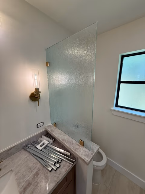 Textured rain glass privacy partition