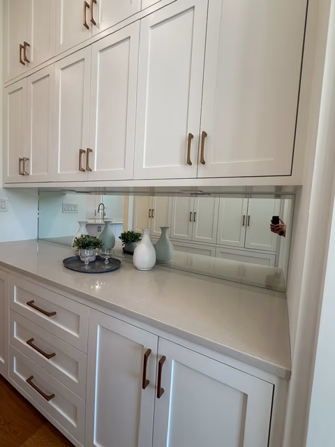 Mirror backsplash in butler's pantry